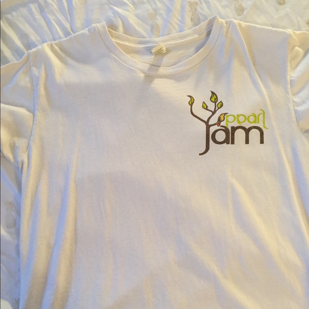 Women’s 2008 Pearl Jam tour t-shirt